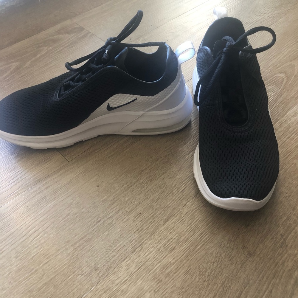 Nike shoes Size 8.5